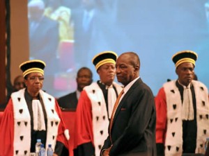 The inauguration ceremony of President-elect Professor Alpha Condé of the Republic of Guinea Conakry (Crédit photo: GovernmentZA via Flickr, CC)